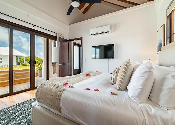 The Lovejoy And Mistico Club Boat Shuttle Villa *